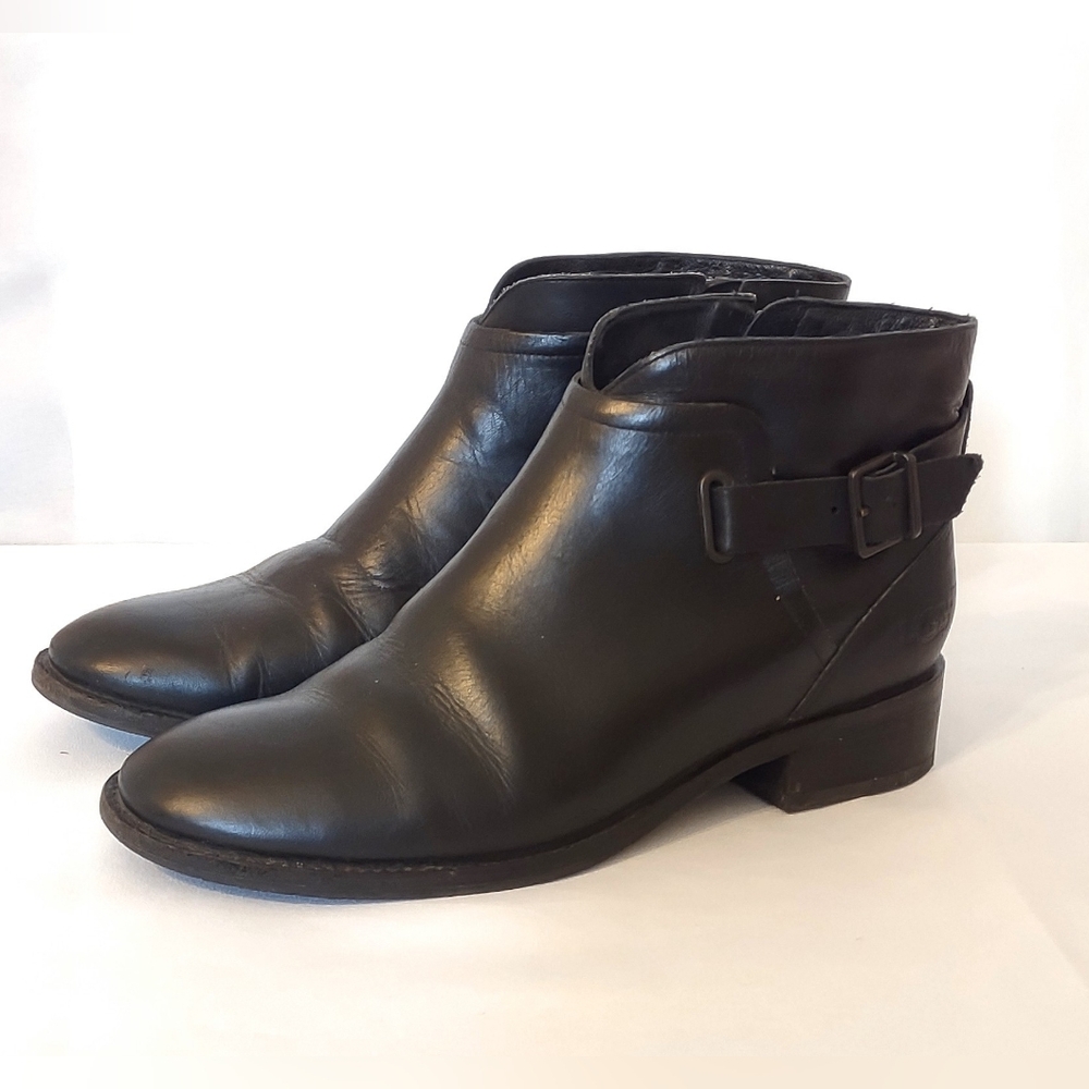 UGG Barnett Black Leather Ankle Boots EUC